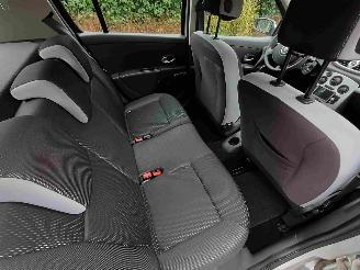 Renault Clio 1.2-16V Special Rip Curl picture 9