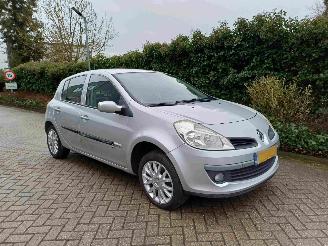 Renault Clio 1.2-16V Special Rip Curl picture 3