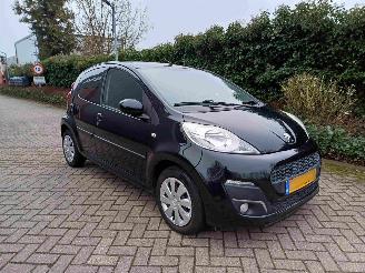 Vaurioauto  passenger cars Peugeot 107 1.0 Envy 5drs airco 2012/9