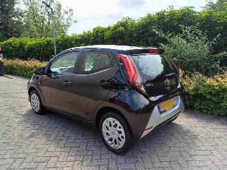 Voiture accidenté Toyota Aygo 1.0 VVT-i x-play 2021/12