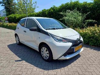 uszkodzony samochody osobowe Toyota Aygo 1.0 VVT-i x-fun 5drs airco 2017/11