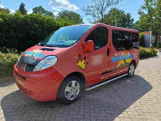 damaged passenger cars Renault Trafic Passenger 2.0-16V  L1H1  9 persoons Authentique 2009/1