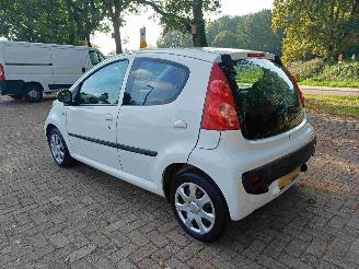 Peugeot 107 1.0-12V XS 5drs airco picture 3
