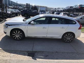 Avarii autoturisme Volvo V-60 D6 Twin Engine AWD 162kW Hybrid E6 2016/11