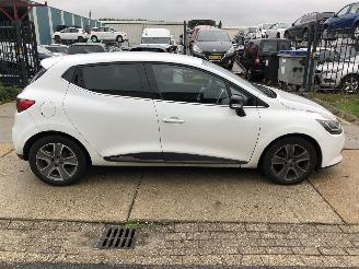 Schadeauto Renault Clio 15dci 66kW E6 Night & Day 2015/12