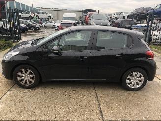 Schadeauto Peugeot 208 1.2i 60kW E6 Airco, Navi 2016/6