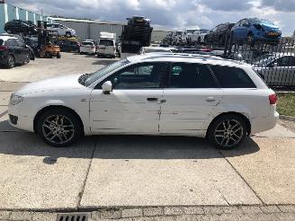 damaged passenger cars Seat Exeo ST 18tfsi 110 kW E5 2010/5