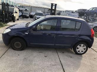 krockskadad bil auto Dacia Sandero 12i 16v 55kW 2009/8