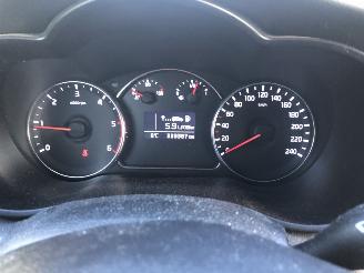 Kia Carens 17crdi 100kW E5 7 zitter picture 7