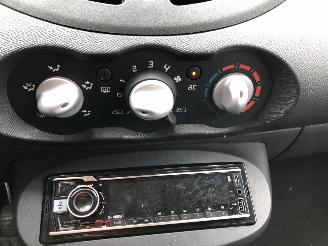 Renault Twingo 12i 16v Airco, lm velgen picture 8