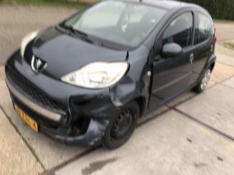 Peugeot 107 5 drs Airco picture 2