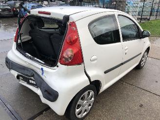 Peugeot 107 5 drs Airco picture 4