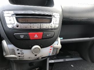 Peugeot 107 5 drs Airco picture 8