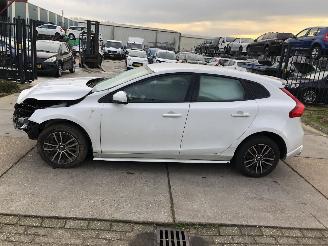 skadebil auto Volvo V-40 2.0i T2 Nordic+ 2017/12