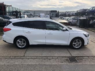 uszkodzony samochody osobowe Ford Focus 1.0 Ecoboost Trend Edition Business 2021/3