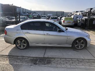 damaged passenger cars BMW 3-serie 320i Aut. 110kW 2005/6