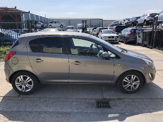 Vaurioauto  passenger cars Opel Corsa 13cdti 70kW E5 5 drs Airco, Navi 2013/12
