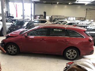 Schadeauto Kia Ceed Sportswagon 1.0 T-GDi MHEV DynamicLine Automaat 2023/2