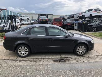 Unfallwagen Audi A4 2.0i 96kW 2007/2