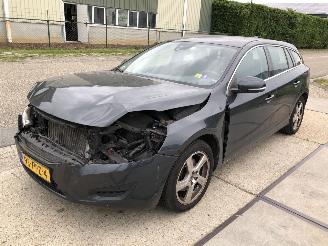 Volvo V-60 1.6i T4 Momentum Automaat 132kW E5 picture 3