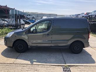 Schade bestelwagen Peugeot Partner 1.6HDI 73kW E6 Clima 2016/3