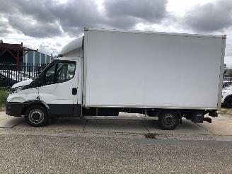 krockskadad bil bedrijf Iveco Daily 35S14V 2.3D 410WB H3 Airco 2020/9