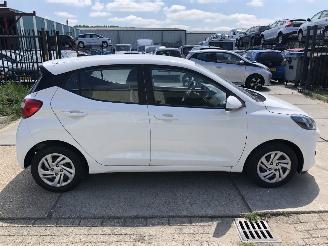 Damaged car Hyundai I-10 1.0i 49kW E6 Comfort AIRCO 2023/3