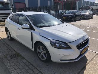 Volvo V-40 2.0 T2 Momentum 90kW E6 picture 2
