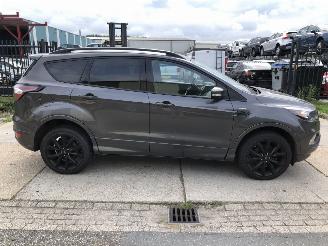 uszkodzony samochody osobowe Ford Kuga ST-Line 1.5i 134kW Aut. 92000 km 2016/12