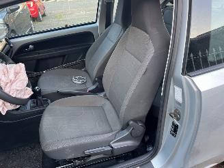 Volkswagen Up! Weinig km !! picture 9