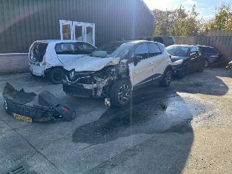 Salvage car Renault Captur  2016/3