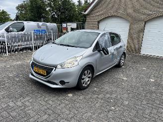 Avarii autoturisme Peugeot 208 1.0 vti weinig km !! 2013/12