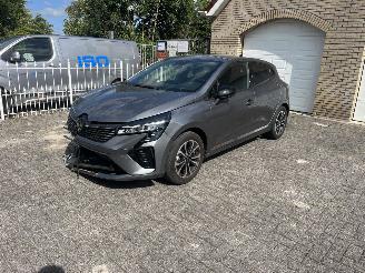 Unfallwagen Renault Clio E-TECH HYBRID nieuwstaat 2025/12