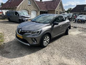 Unfallwagen Renault Captur E-TECH PLUG-IN HYBRID weinig km !! 2021/5