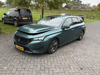 Schadeauto Peugeot 308 SW Puretech Active Pack Business 2023/1