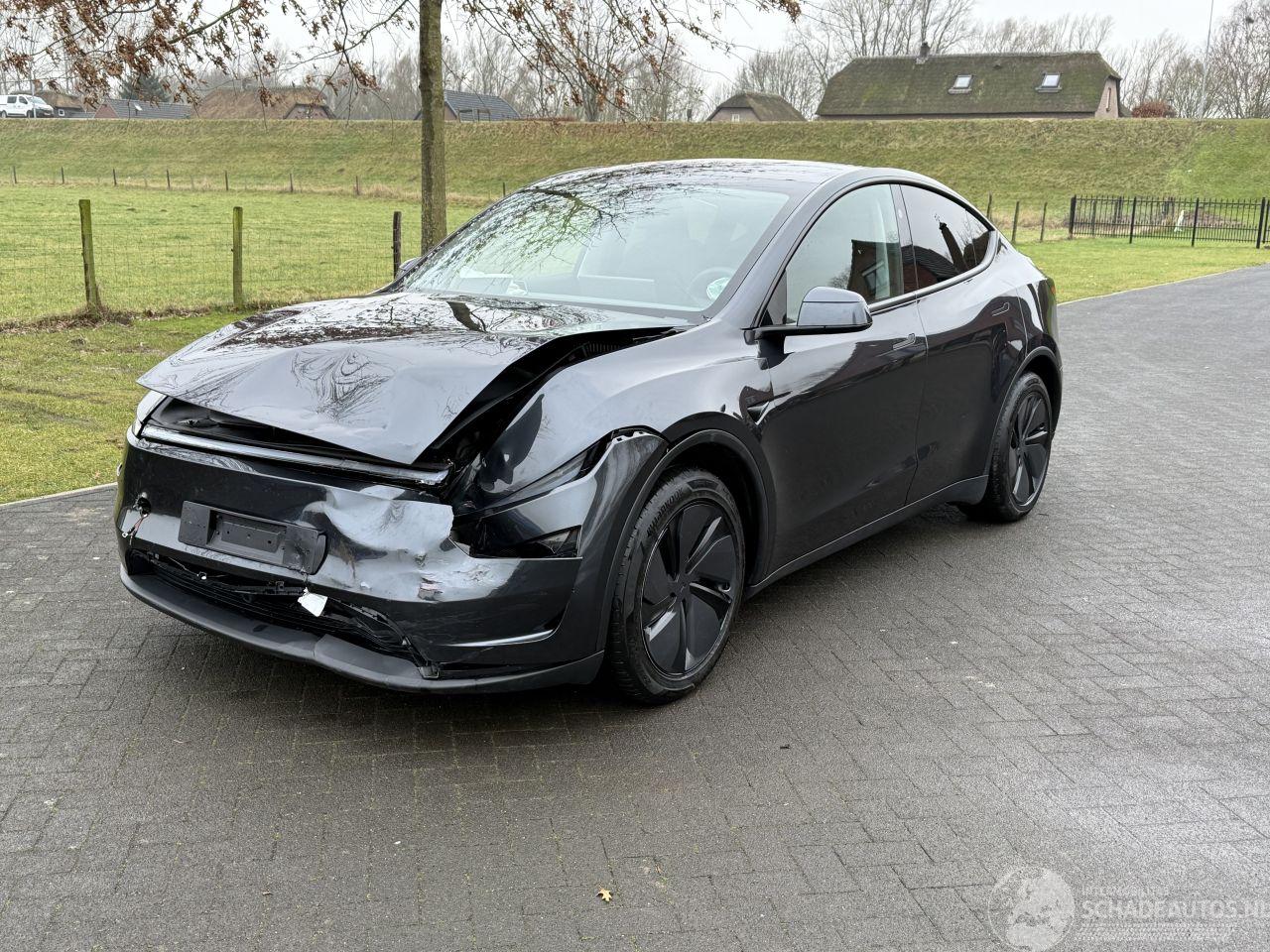Tesla Model Y BEV 79KWH LONG RANGE AUTO 4WD Panorama