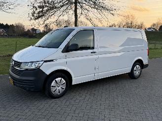 damaged commercial vehicles Volkswagen Transporter 2.0 TDI L2H3 2023/6