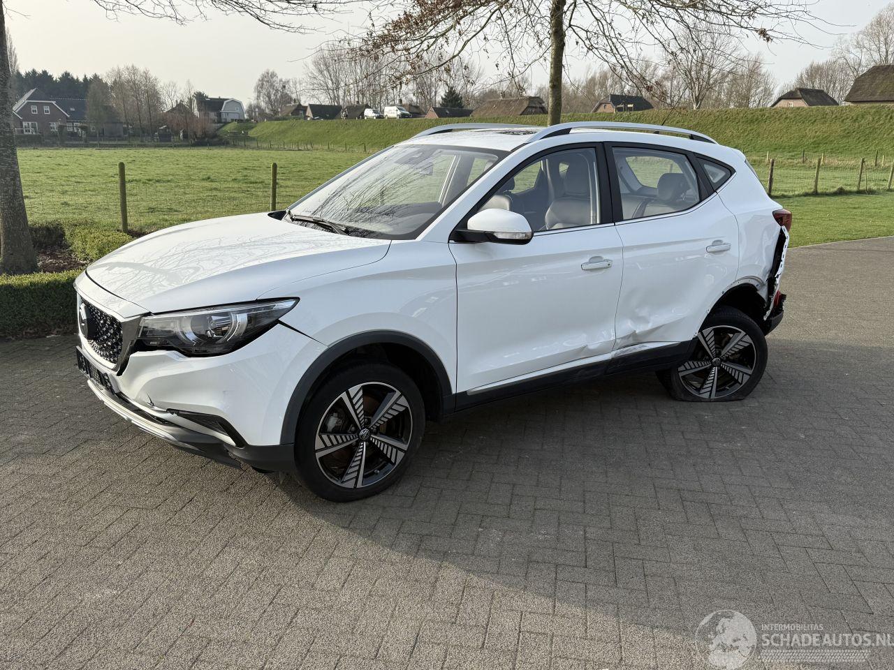 MG ZS EV Luxury 45 kWh Panorama / Leer