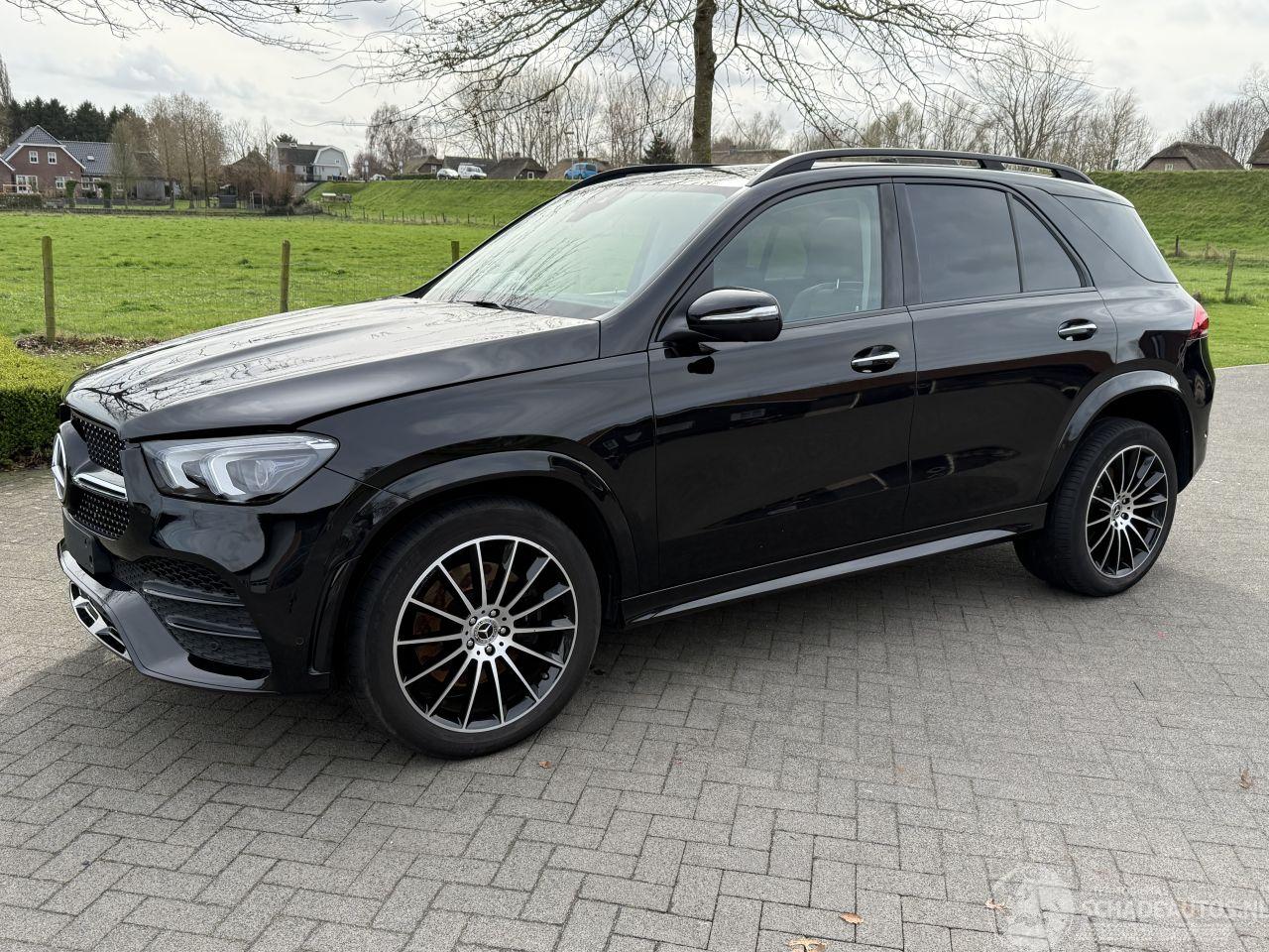 Mercedes GLE 300 d 4MATIC / AMG-Line / Panorama / Leer