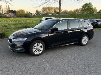 Schadeauto Skoda Octavia 2.0 TDI / Automaat 2023/2