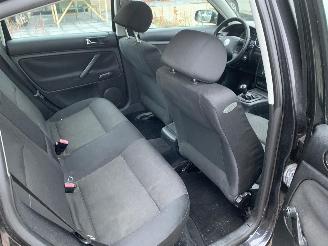 Volkswagen Passat 1.6 trendline picture 13