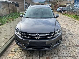 krockskadad bil auto Volkswagen Tiguan 2.0 tdi 2012/2