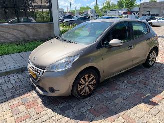 Peugeot 208 1.2 VTI picture 2
