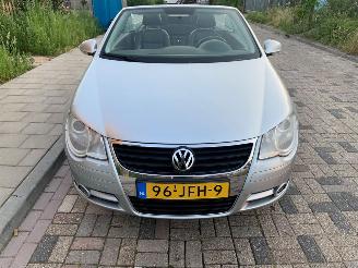 uszkodzony samochody osobowe Volkswagen Eos 2.0 16V FSI 2009/5