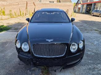 Vaurioauto  passenger cars Bentley Flying Spur  2005/9