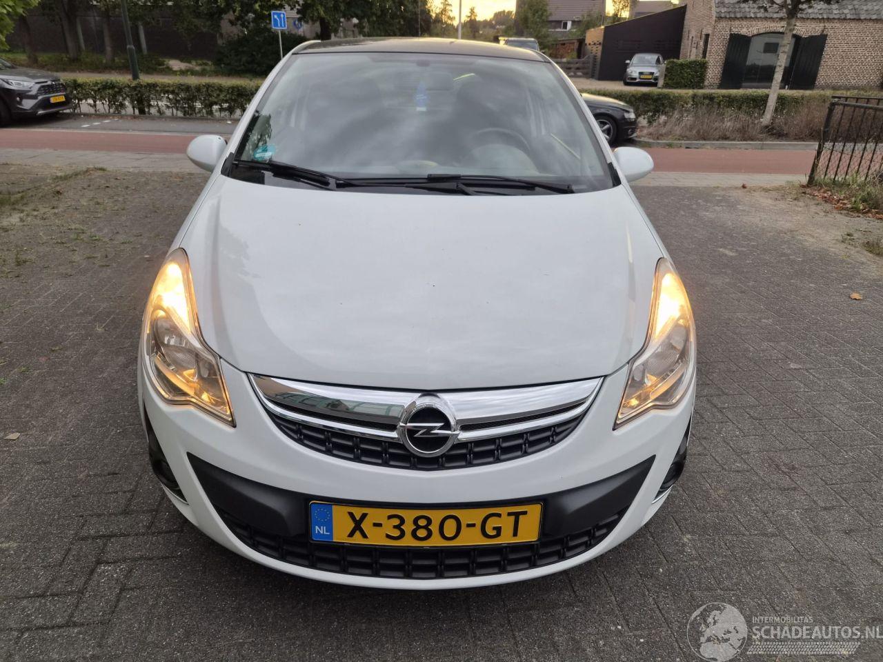 Opel Corsa 1.4 16v color edition