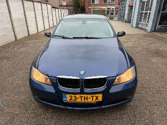krockskadad bil auto BMW 3-serie 318 I HIGH EXECUTIVE 2006/9