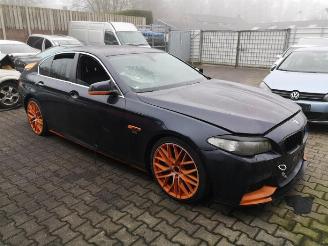 Vrakbiler auto BMW 5-serie 5 serie (F10), Sedan, 2009 / 2016 530d xDrive 24V Blue Performance 2013/12