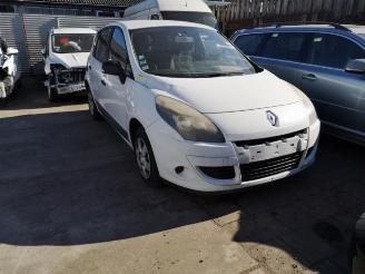 Coche siniestrado Renault Scenic Scenic III (JZ), MPV, 2009 / 2016 1.5 dCi 110 2010
