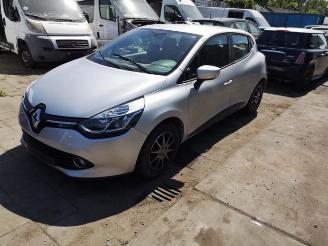 Coche siniestrado Renault Clio  2013/3